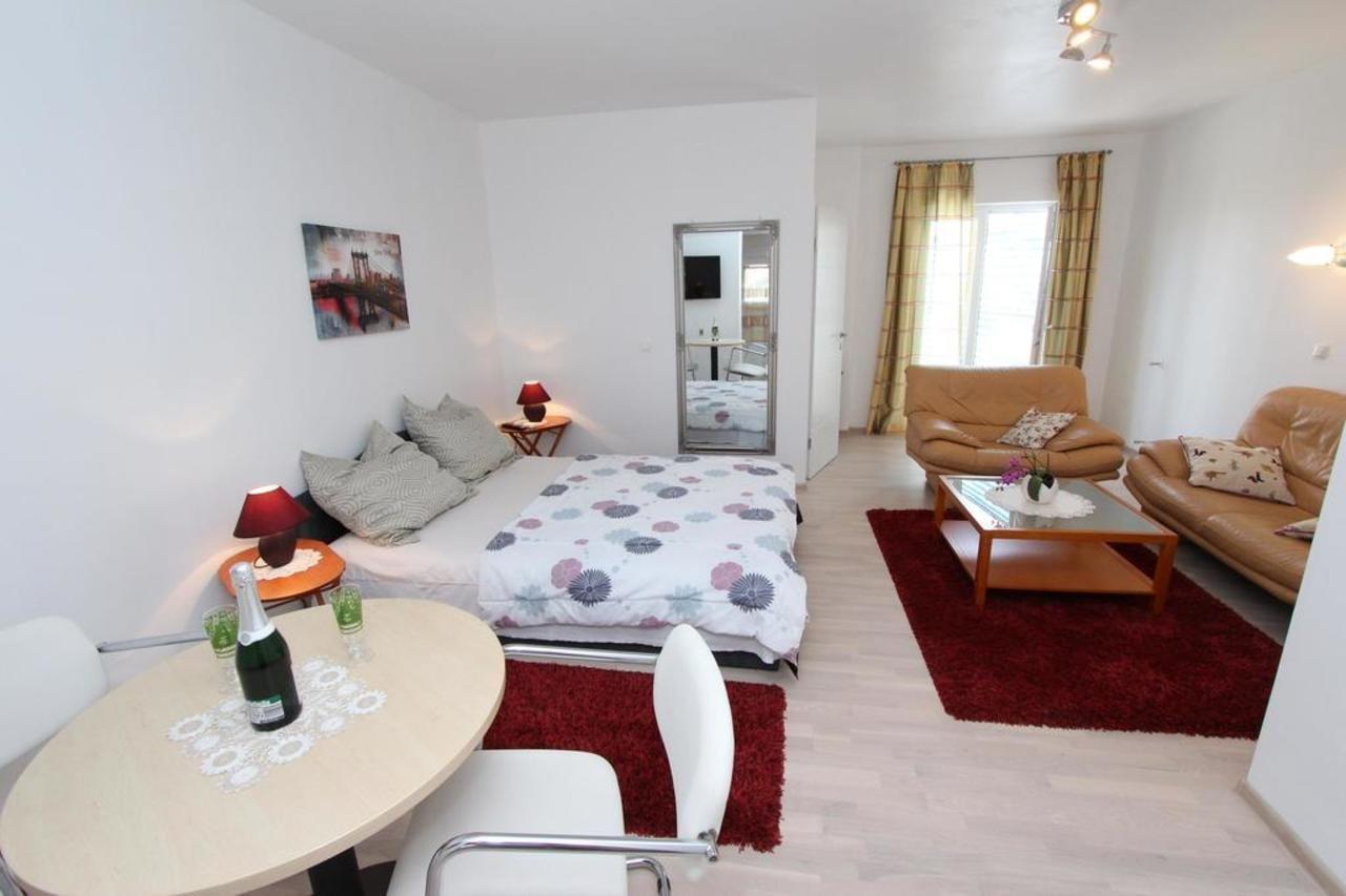 Rooms And Apartments Sally Ровінь Екстер'єр фото