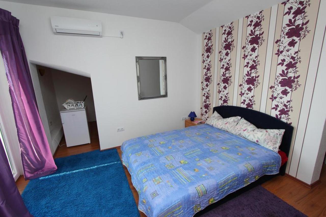 Rooms And Apartments Sally Ровінь Екстер'єр фото