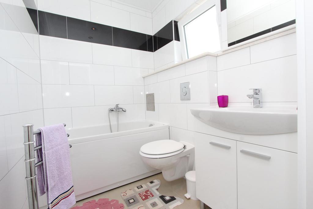 Rooms And Apartments Sally Ровінь Екстер'єр фото