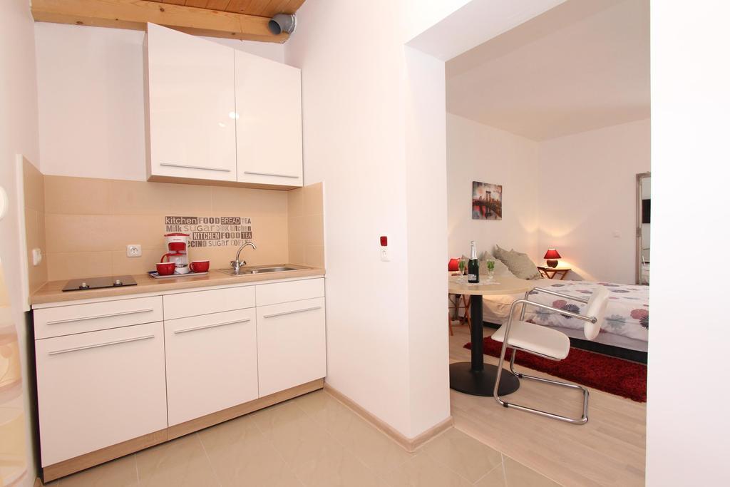 Rooms And Apartments Sally Ровінь Екстер'єр фото