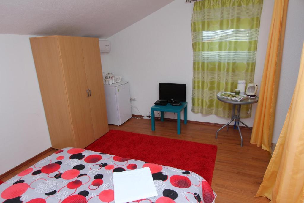 Rooms And Apartments Sally Ровінь Номер фото