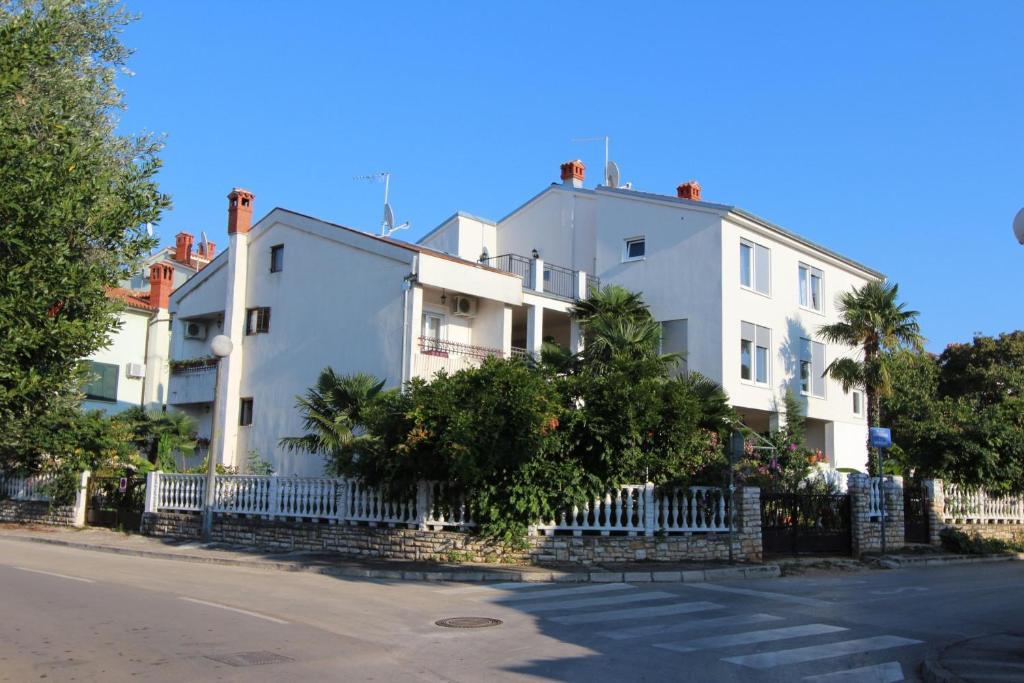 Rooms And Apartments Sally Ровінь Екстер'єр фото