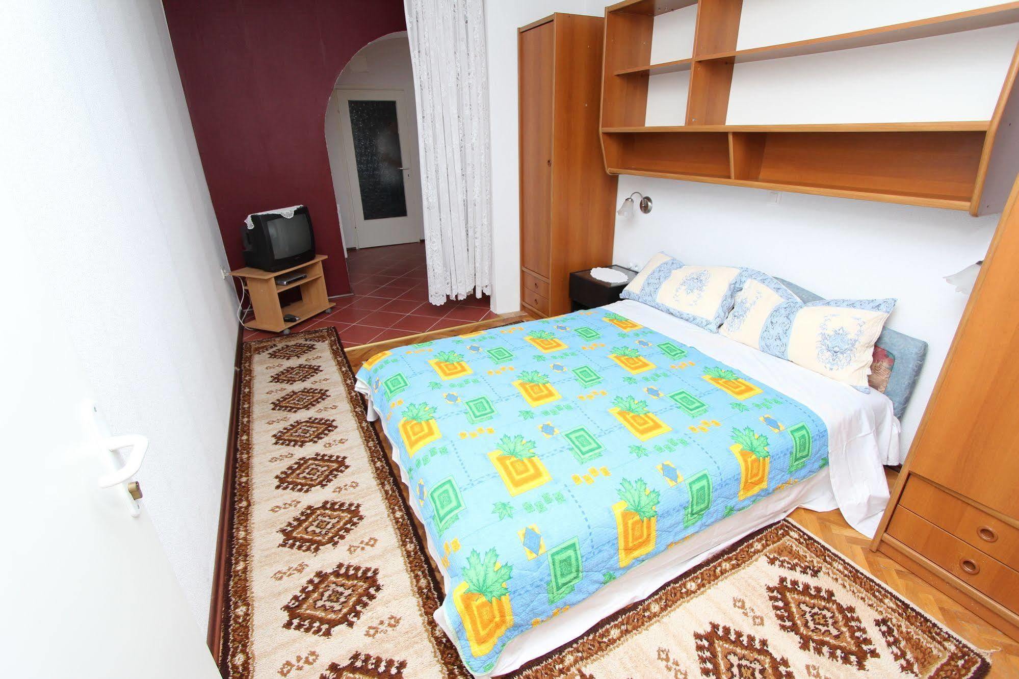 Rooms And Apartments Sally Ровінь Екстер'єр фото