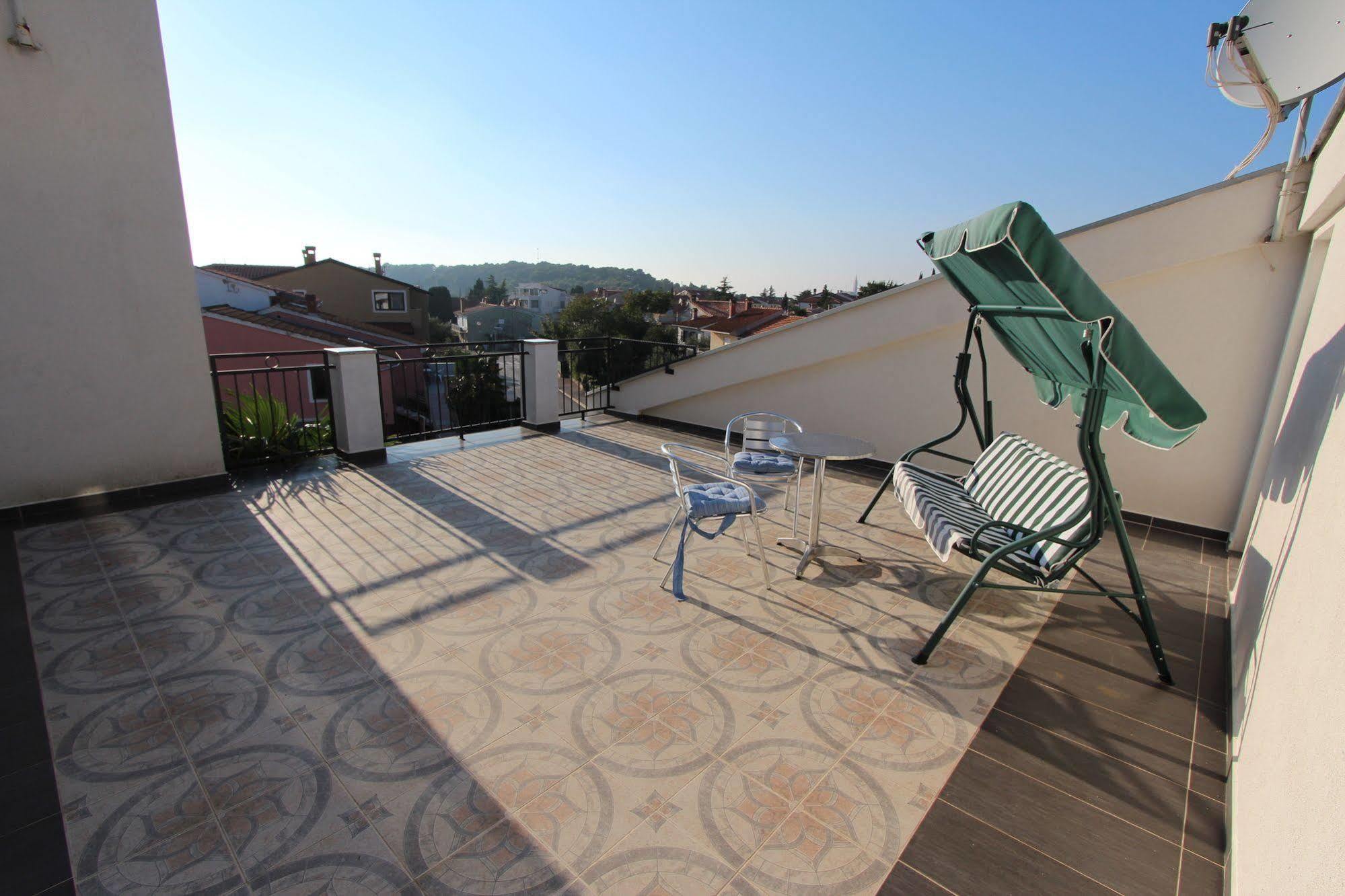 Rooms And Apartments Sally Ровінь Екстер'єр фото