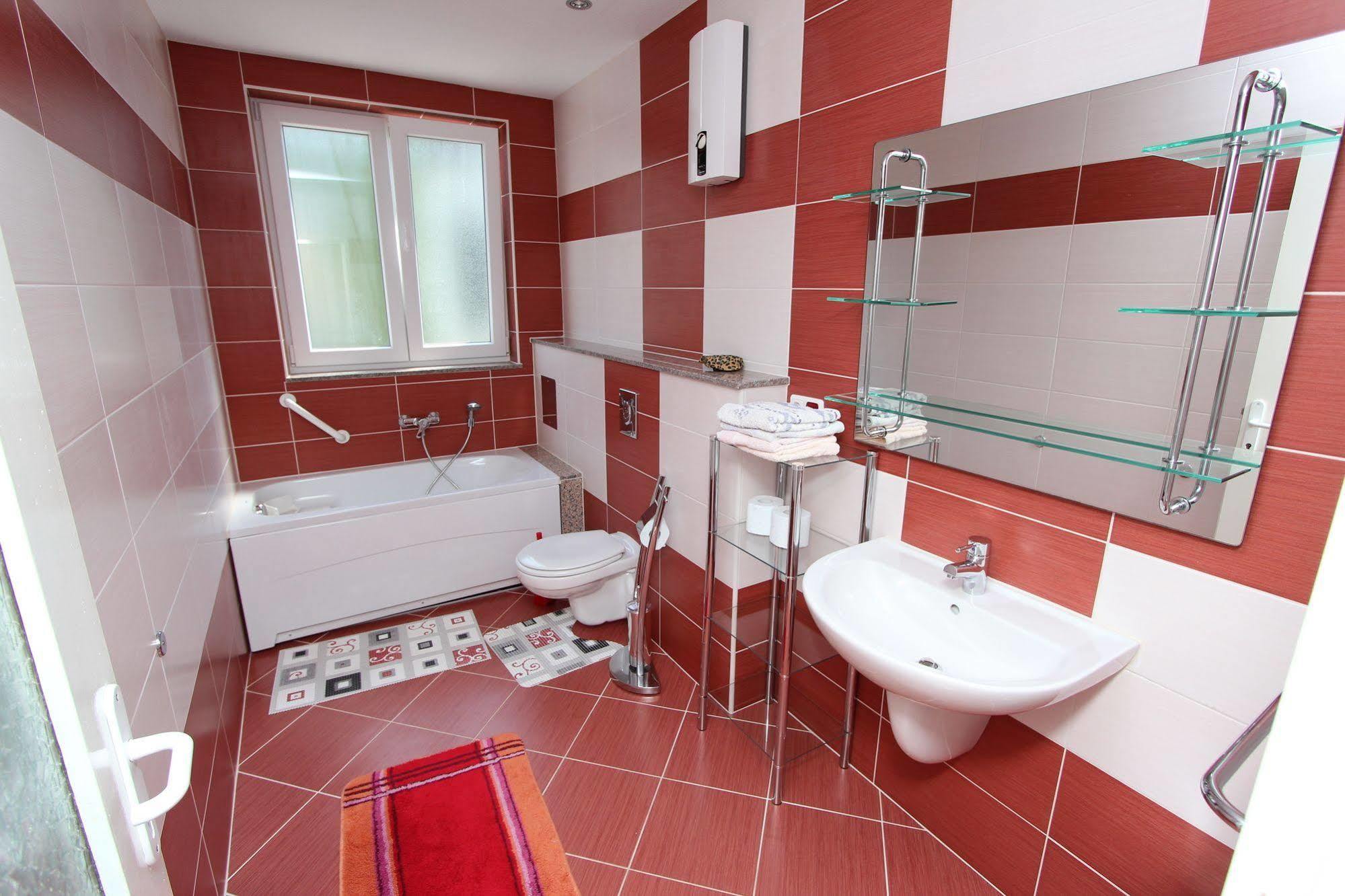 Rooms And Apartments Sally Ровінь Екстер'єр фото