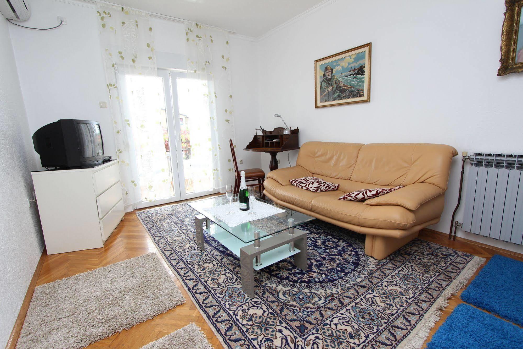 Rooms And Apartments Sally Ровінь Екстер'єр фото