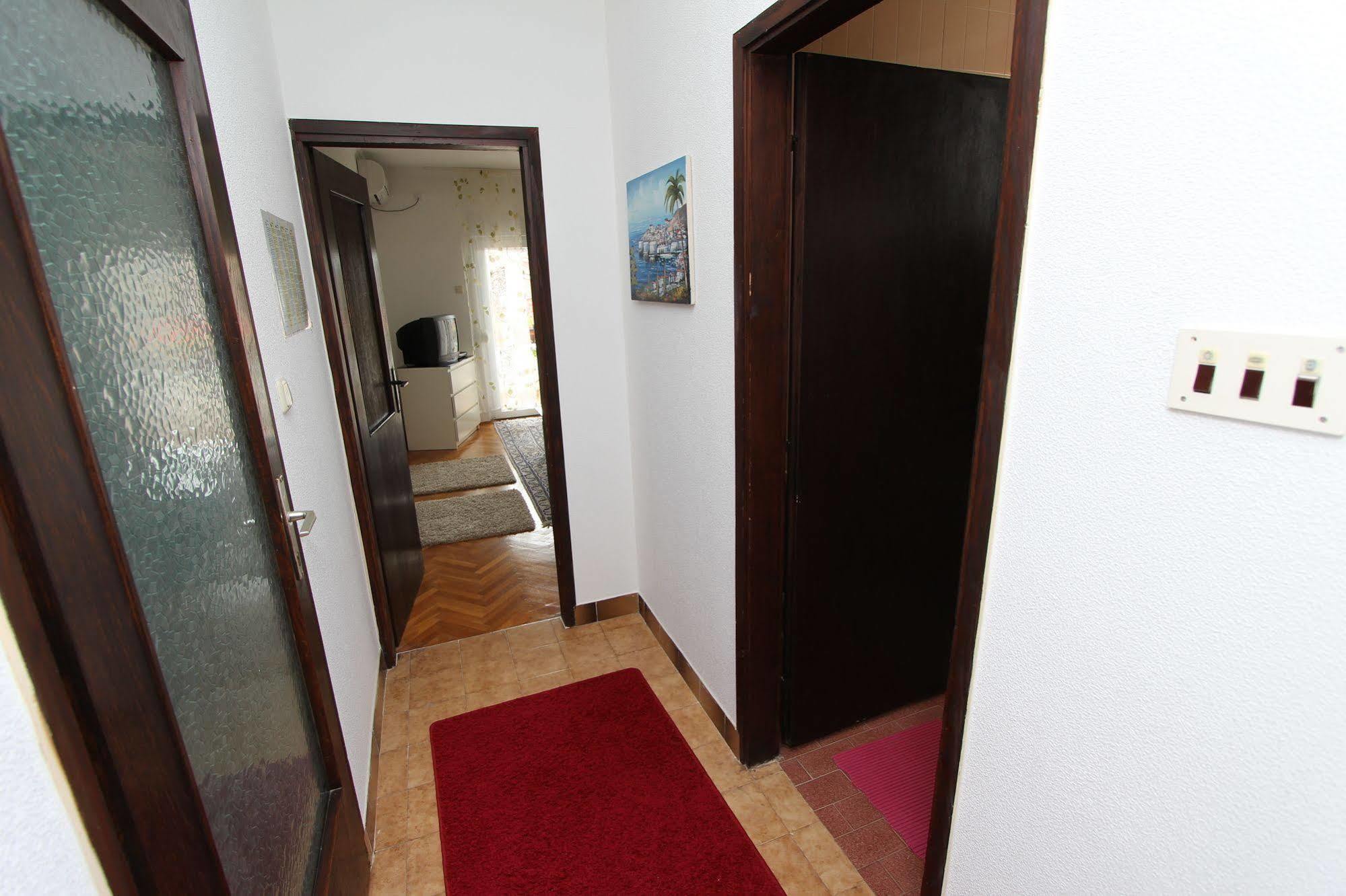 Rooms And Apartments Sally Ровінь Екстер'єр фото