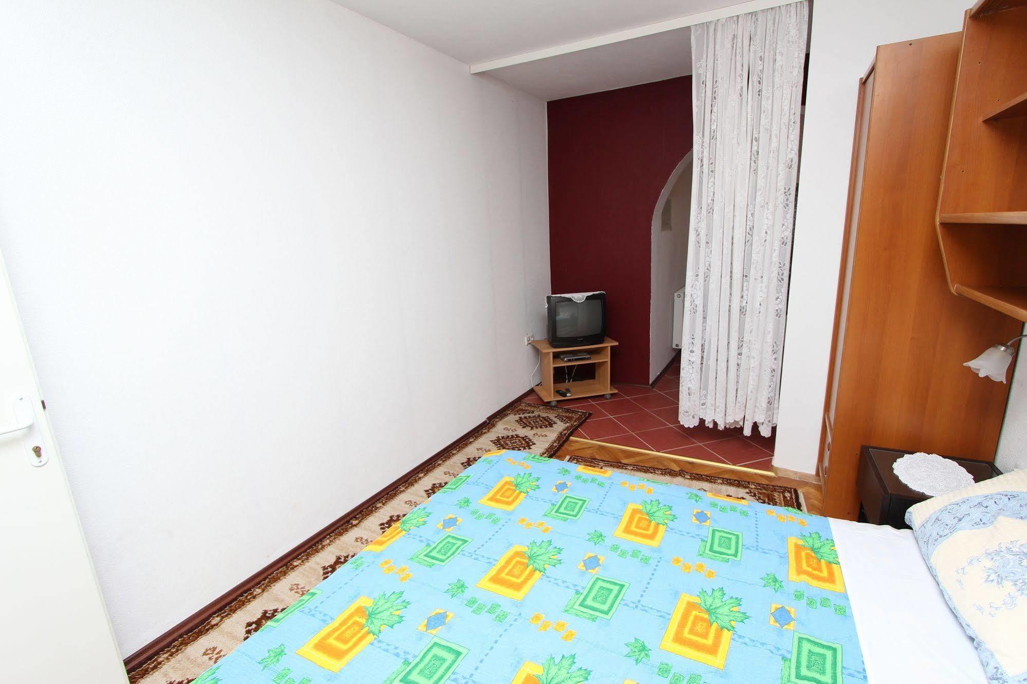 Rooms And Apartments Sally Ровінь Екстер'єр фото