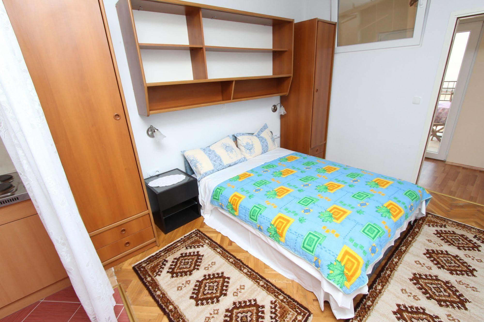 Rooms And Apartments Sally Ровінь Екстер'єр фото