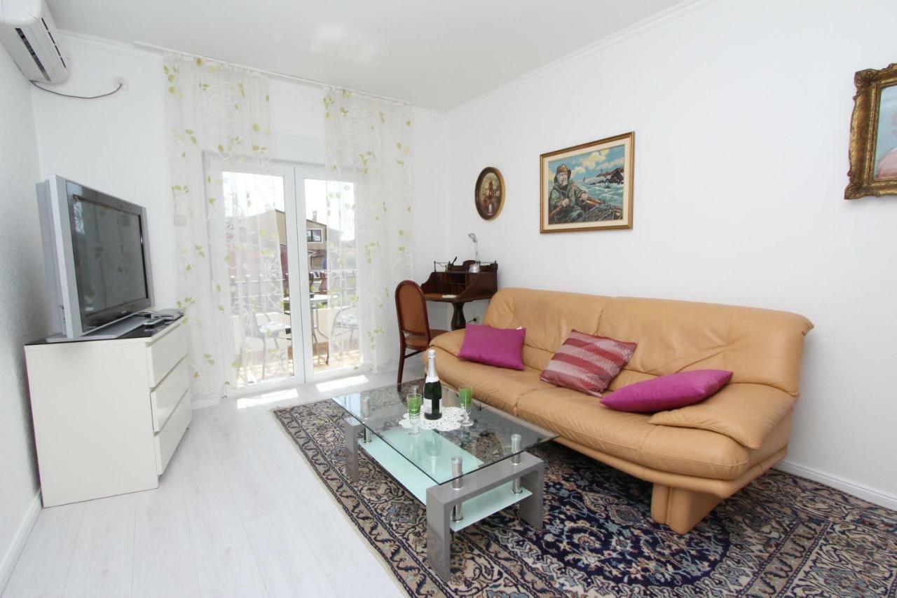 Rooms And Apartments Sally Ровінь Екстер'єр фото