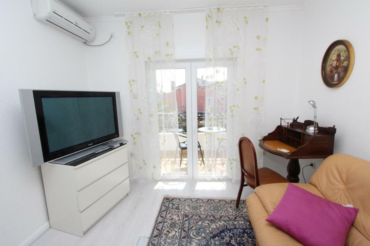 Rooms And Apartments Sally Ровінь Екстер'єр фото